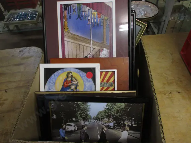 Frames and Prints Image 1++