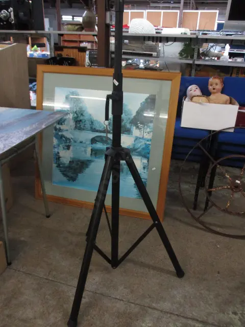 Speaker Stand Image 1++