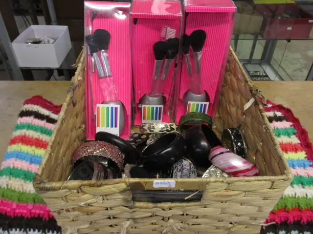 Costume and Brushes Image 1++