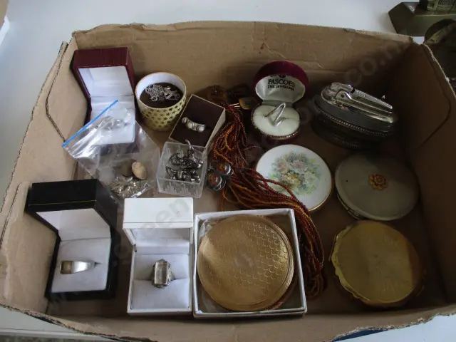 Compacts and Jewellery Image 1++