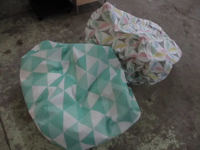 2 Bean Bags Image 1++