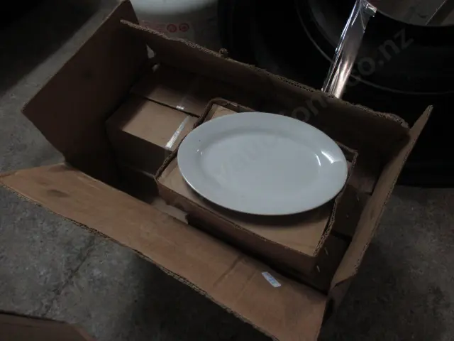 Restaurant Plates Image 1++