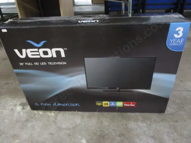 39in HD TV with Freeview Image 1++