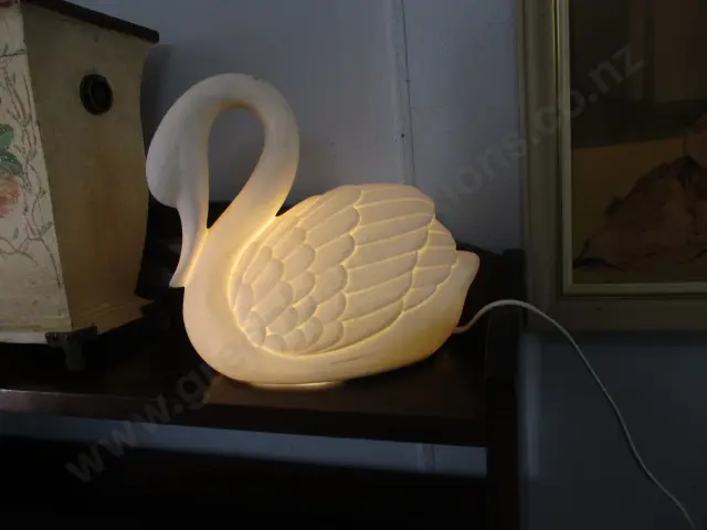 Swan Lamp Image 1++