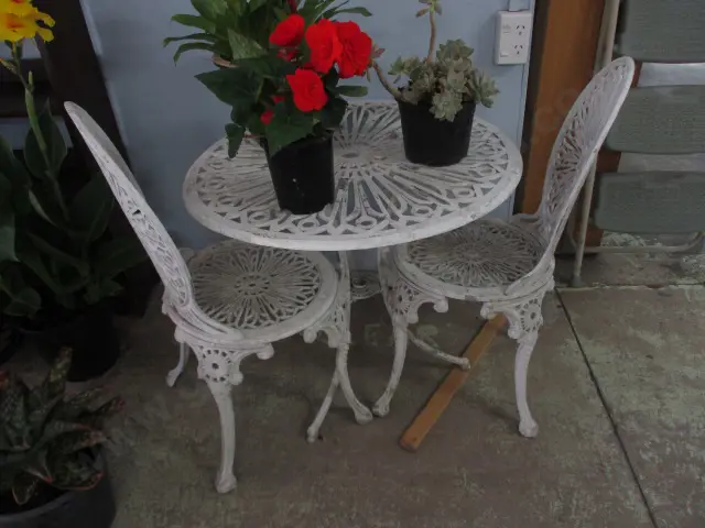 Garden Table and Chairs Image 1++
