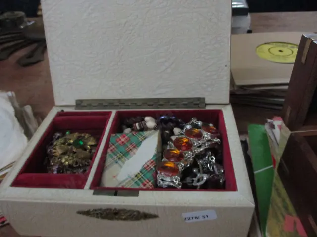 Box Costume Image 1++