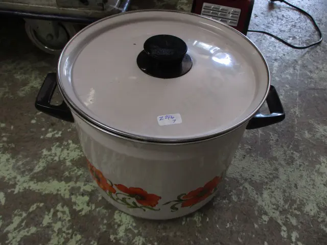 Enamel Stockpot Image 1++
