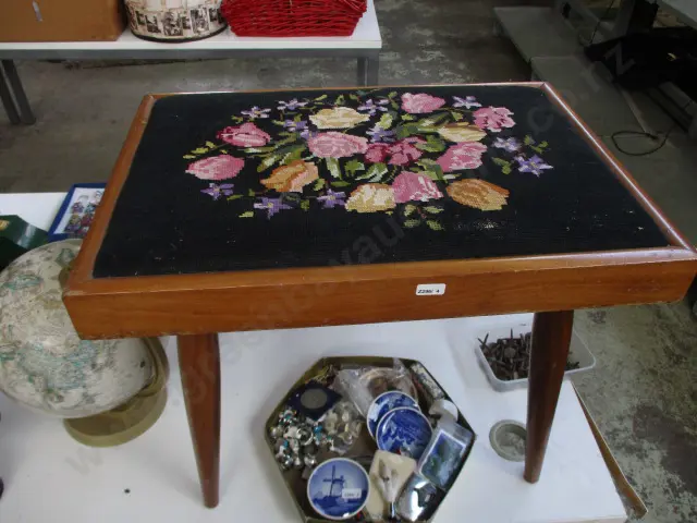 Stool Image 1++