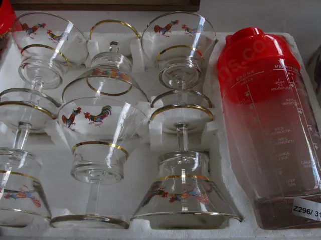 Retro Cocktail Set Image 1++