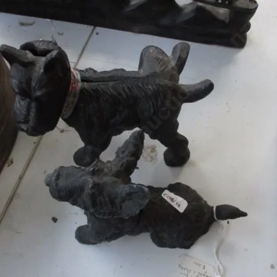 2 Scotty Dogs