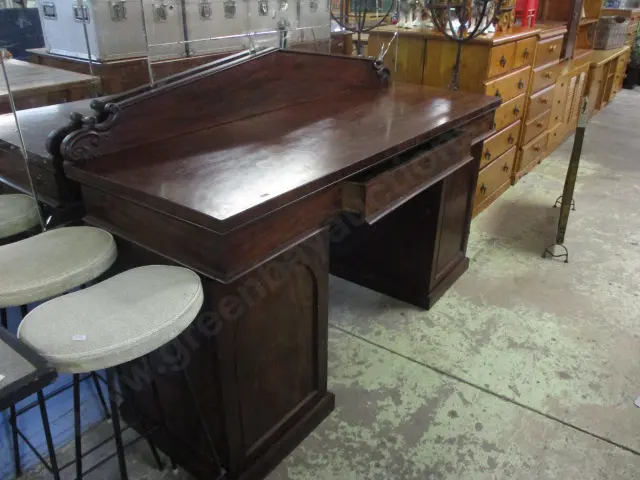 Mahog Victorian Sideboard Image 1++