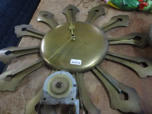 Sunburst Clock Image 1++