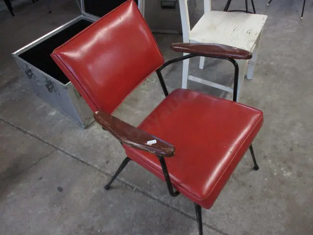 Mid Century Chair Image 1++