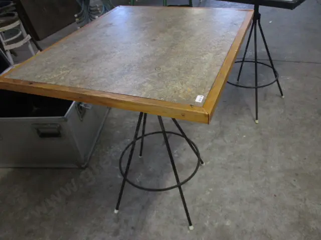 Retro Table Image 1++
