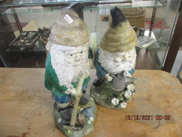 2 Garden Ornaments Image 1++