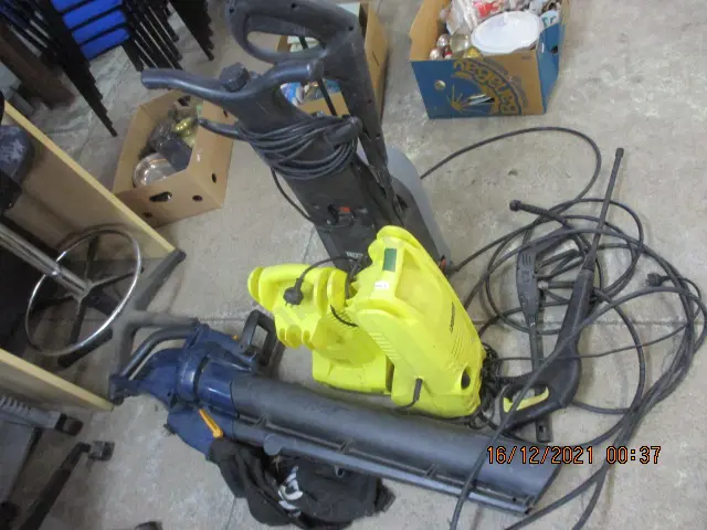 Water Blasters and Garden Vac Image 1++