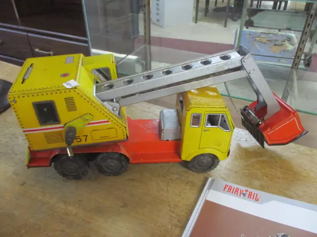 Tinplate CraneTruck Image 1++