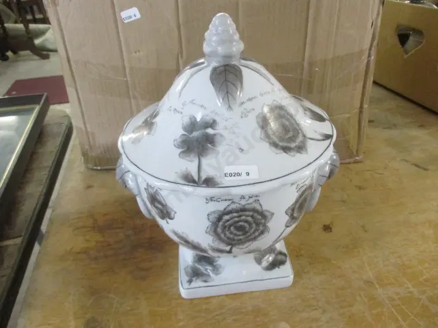 Lidded Pot Image 1++