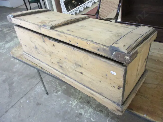 Carpenters Tool Chest and Tools Image 1++