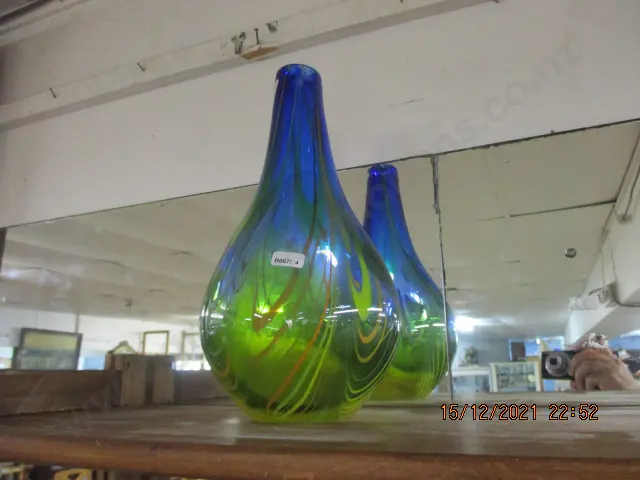 Art Glass Vase Image 1++