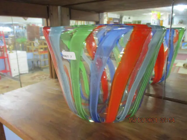 Art Glass Vase Image 1++
