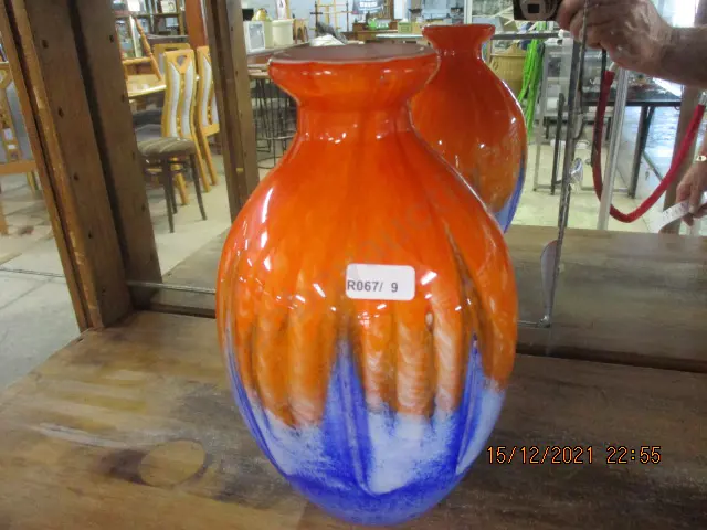 Art Glass Vase Image 1++