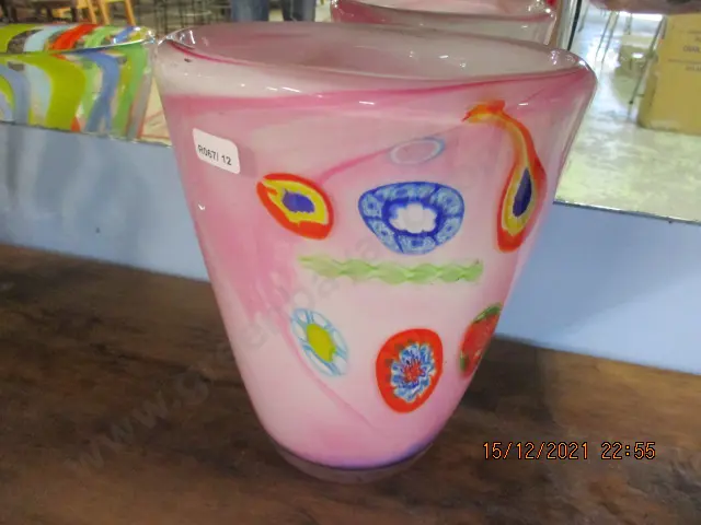 Art Glass Vase Image 1++