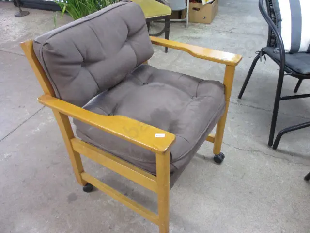 Castor Chair Image 1++