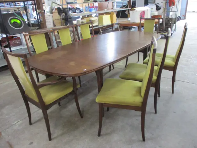 Table and 8 Chairs Image 1++