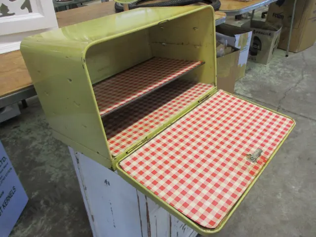 Retro Bread BIn Image 1++