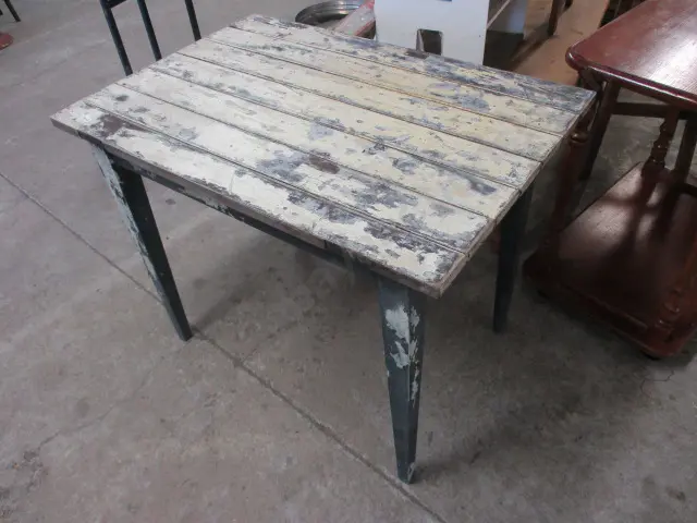 Scrub Top Table Image 1++