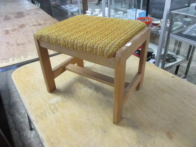 Stool Image 1++