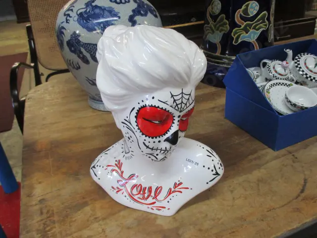 Bust Image 1++