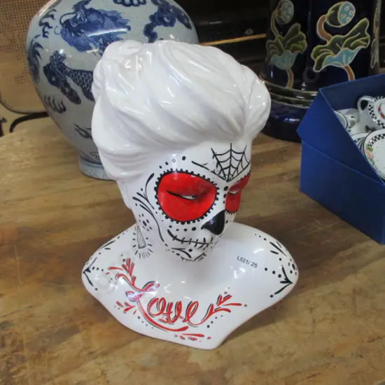 Bust