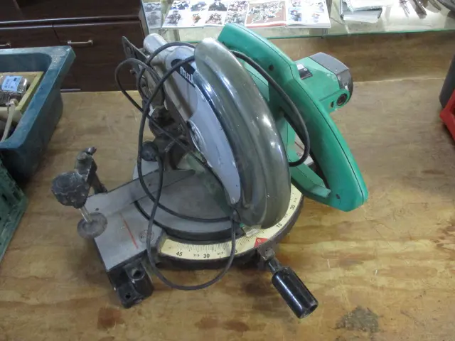 Makita Saw Image 1++