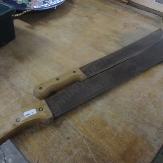 2 Machetes
