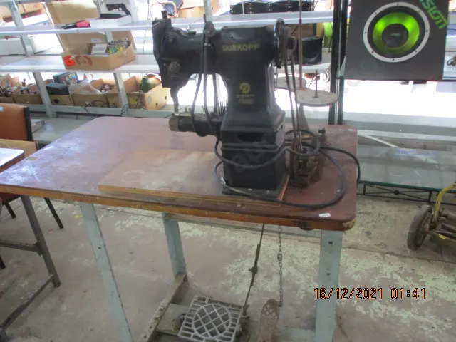 Ind Leather Sewing M/c Image 1++