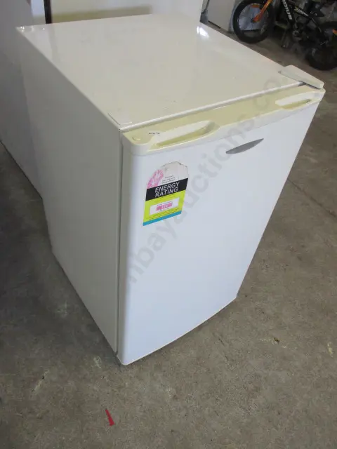 Underbench Fridge Image 1++