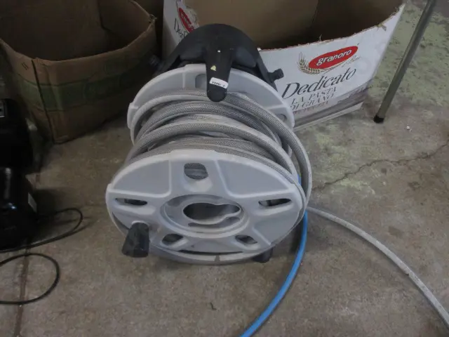 Hose and Reel Image 1++