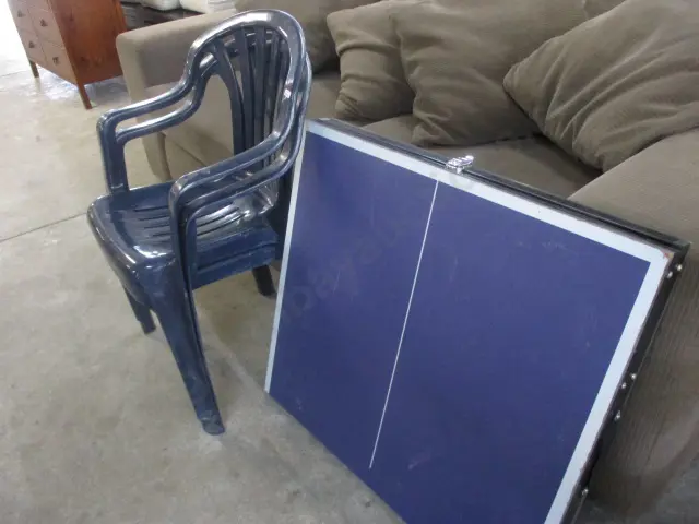 Folding Table and 2 Chairs Image 1++