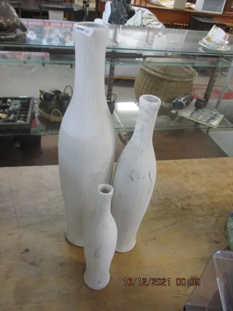 3 vases Image 1++
