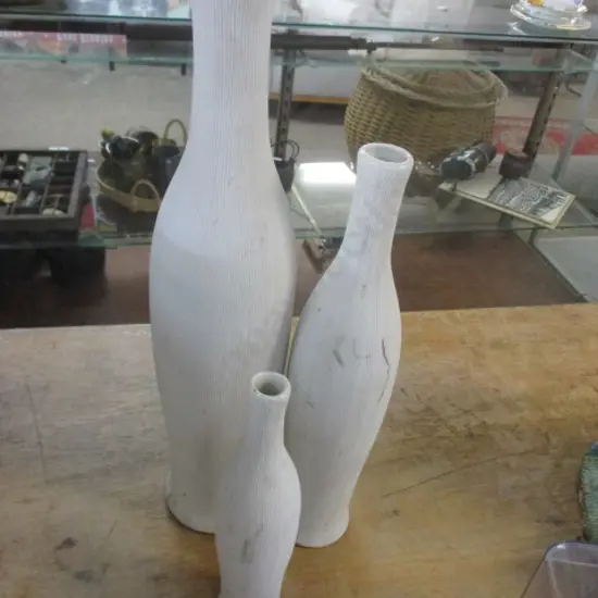 3 vases