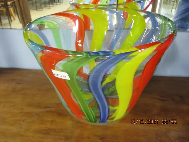 Art Glass Vase Image 1++