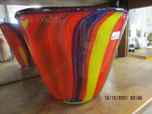 Art Glass Vase Image 1++