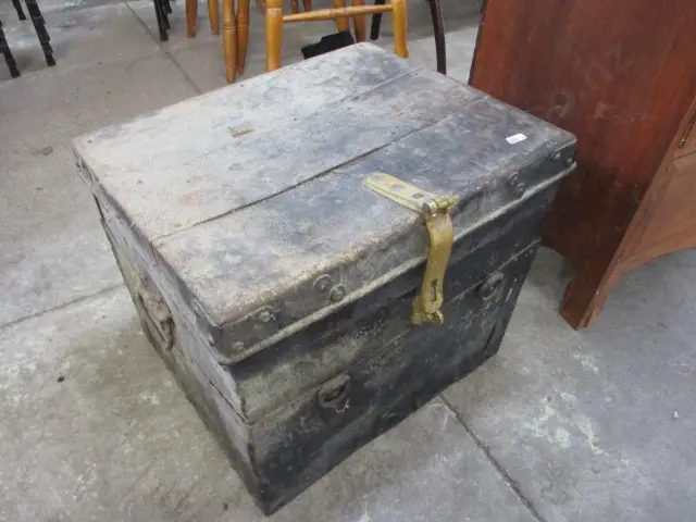 Vintage Metal Trunk Image 1++