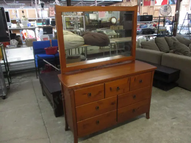 Dressing Table with Mirror Image 1++