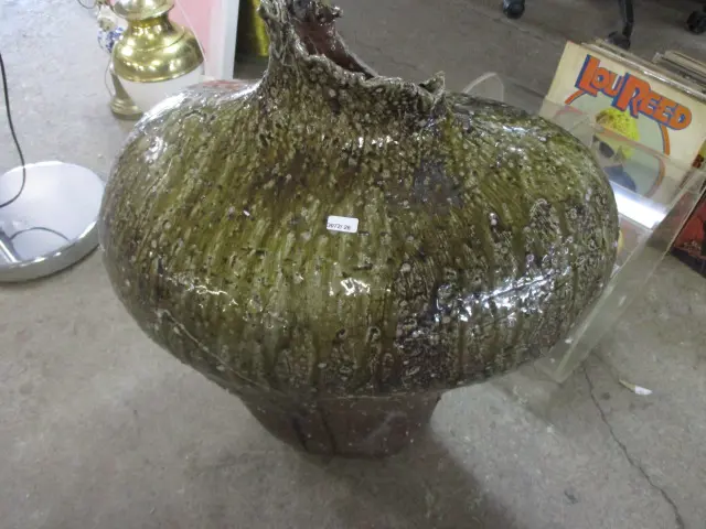 Huge Pottery Vase (af) Image 1++