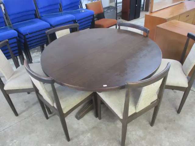 Ped Table & 6 Chairs Image 1++