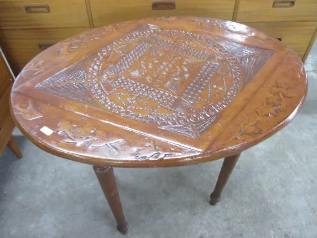 Carved Side Table Image 1++