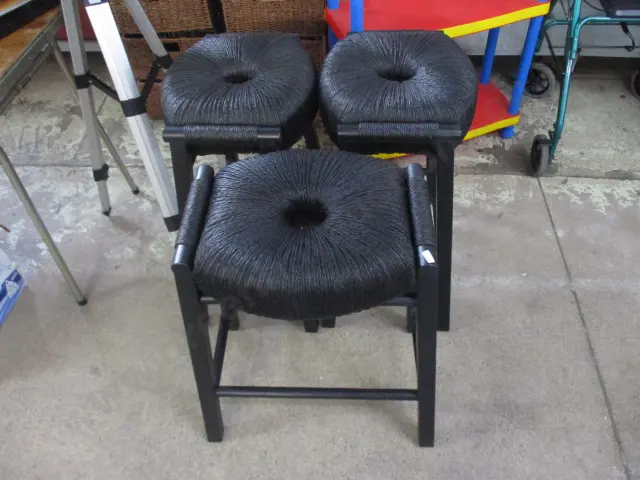 3 Stools Image 1++